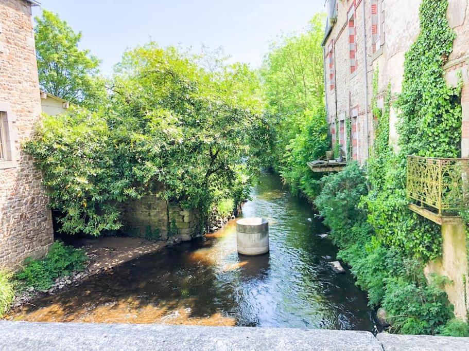Nouveau ** Le Raffine Au Coeur De Guingamp ** Parking Extérieur photo