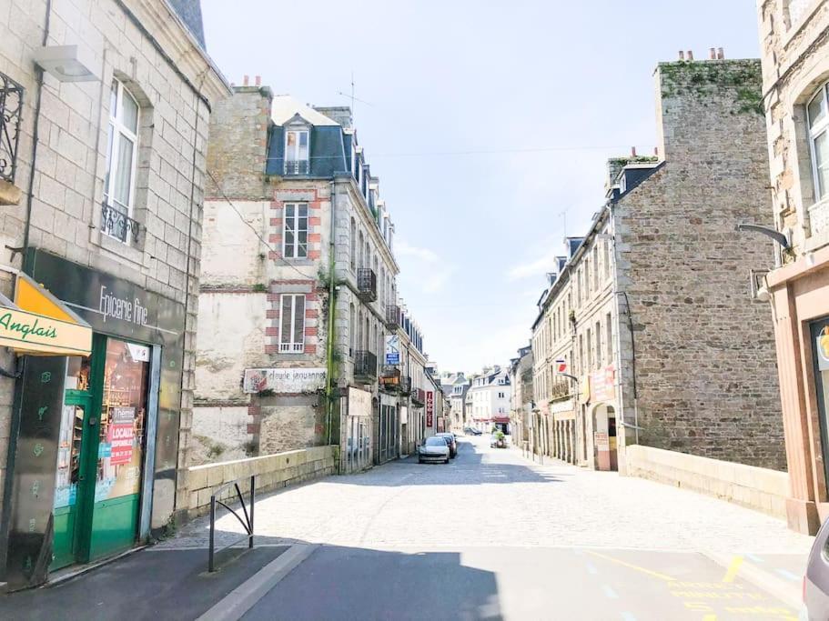 Nouveau ** Le Raffine Au Coeur De Guingamp ** Parking Extérieur photo